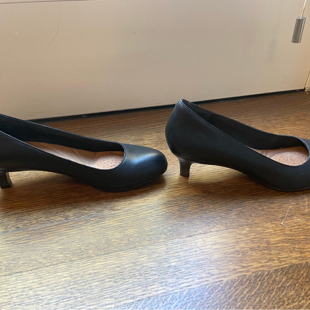 Clarks Women’s Kitten Heel Pumps, Black Leather, 37/6.5 Career